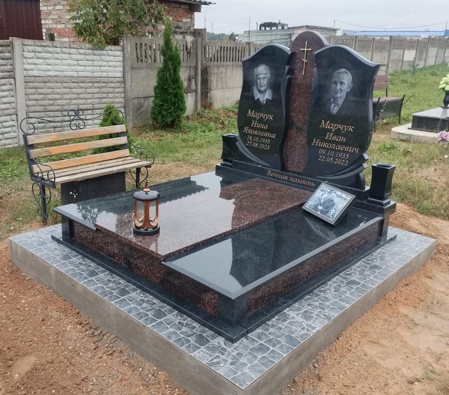 Двойной памятник