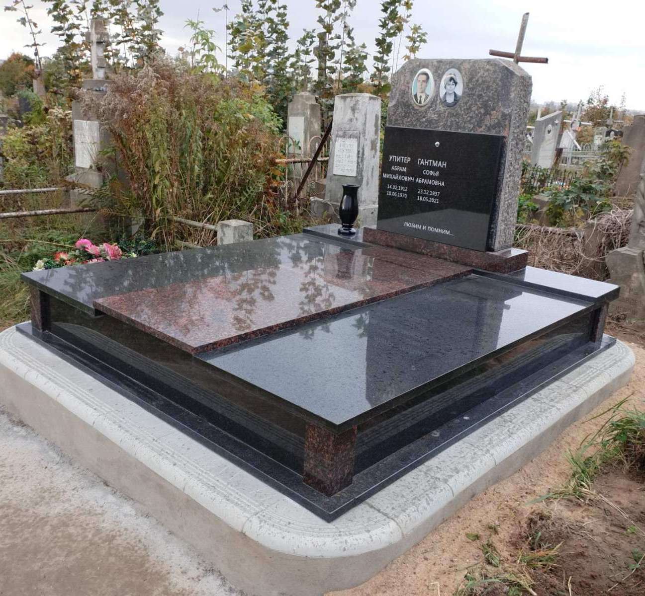 Двойной памятник с реставрацией