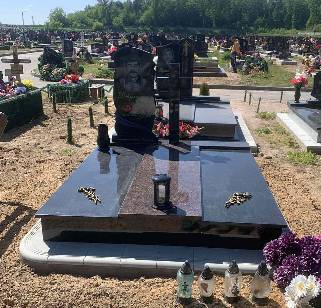 Двойной памятник