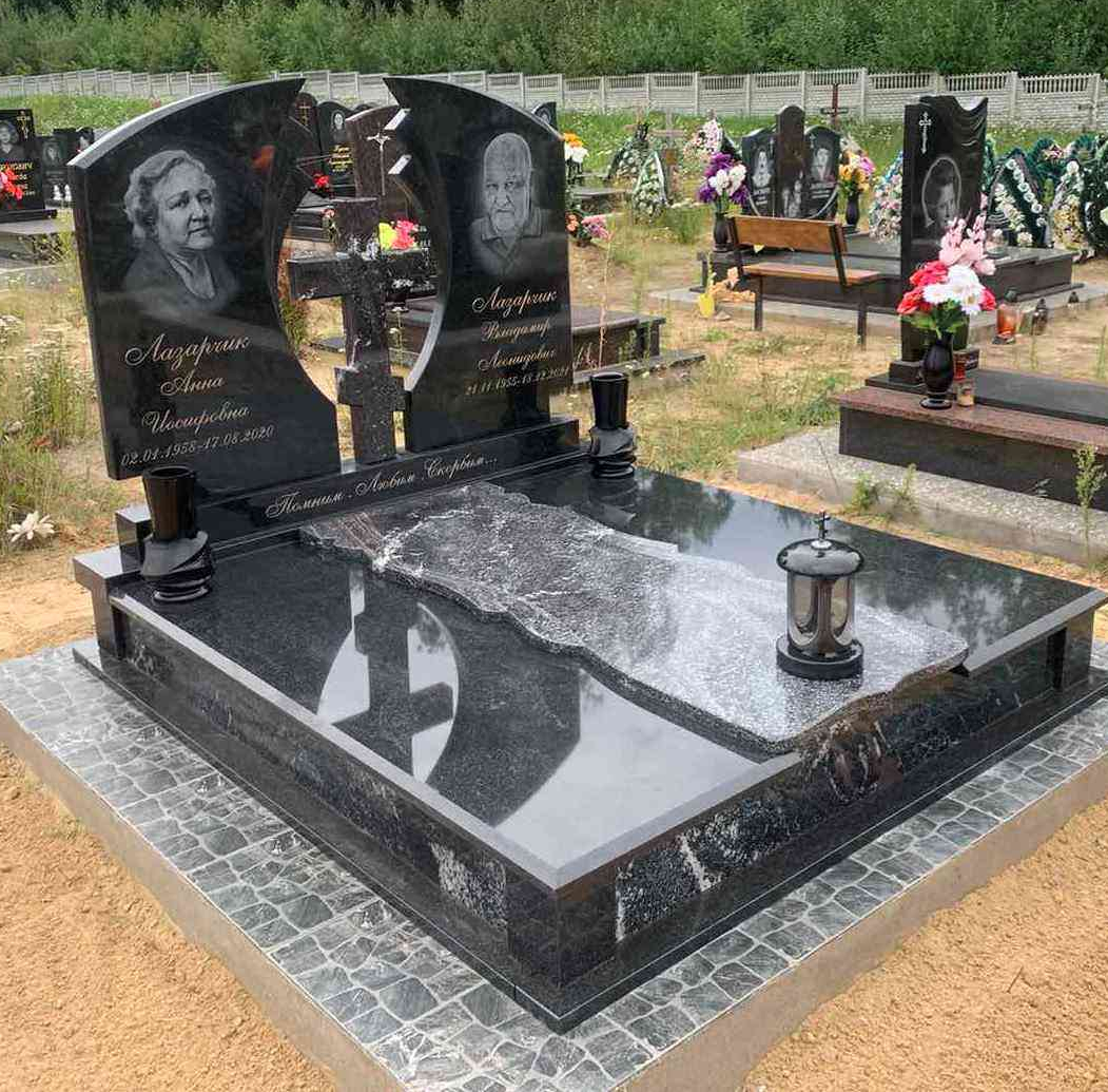 Двойной памятник