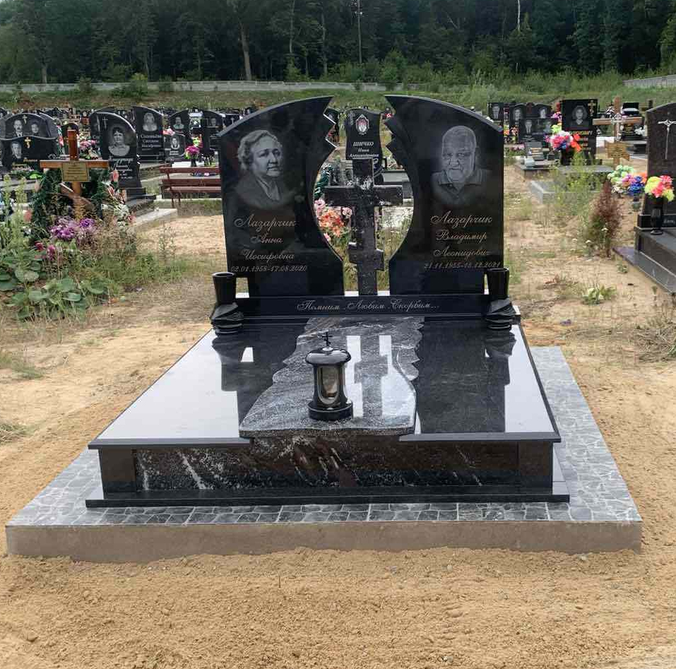 Двойной памятник