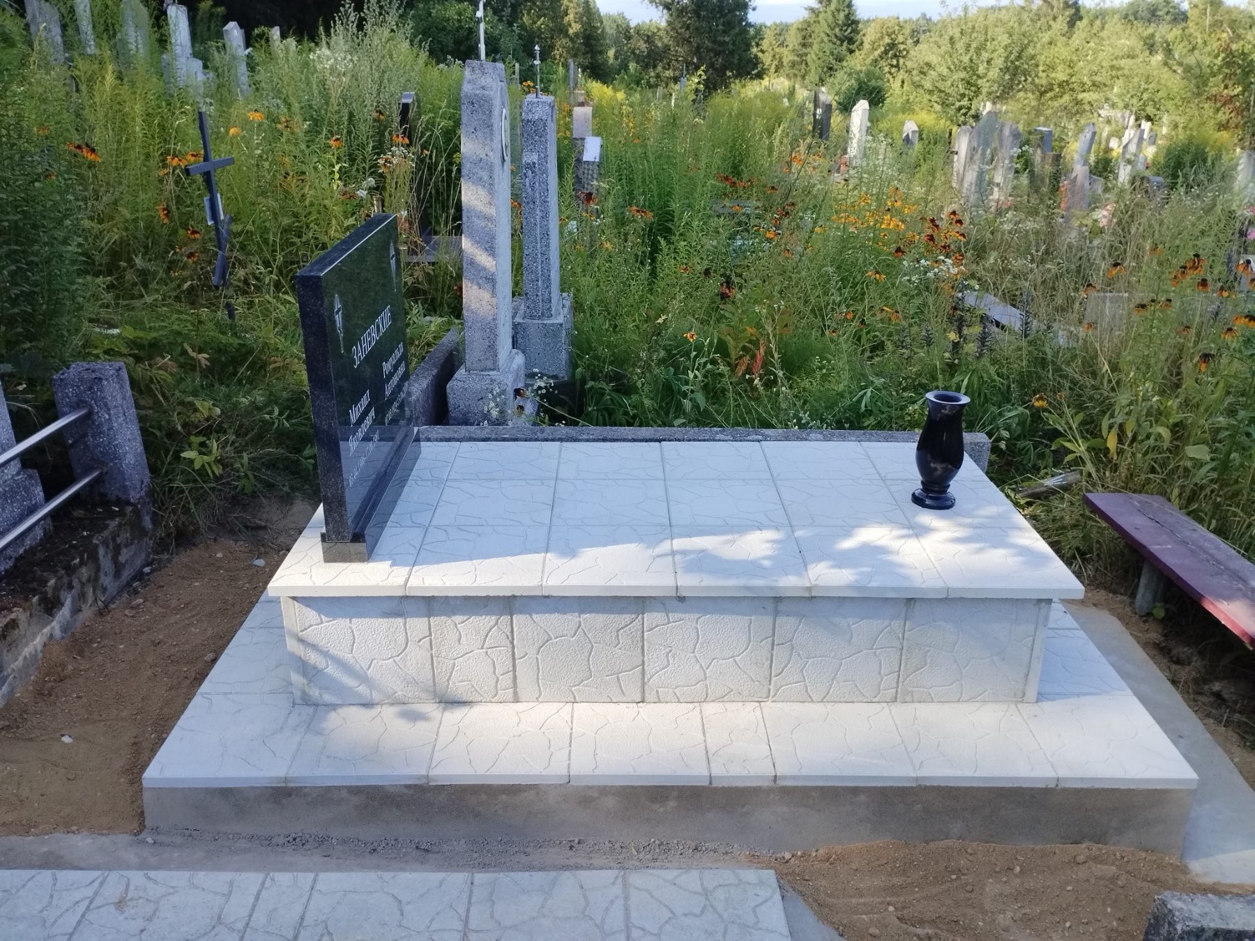 Двойной памятник