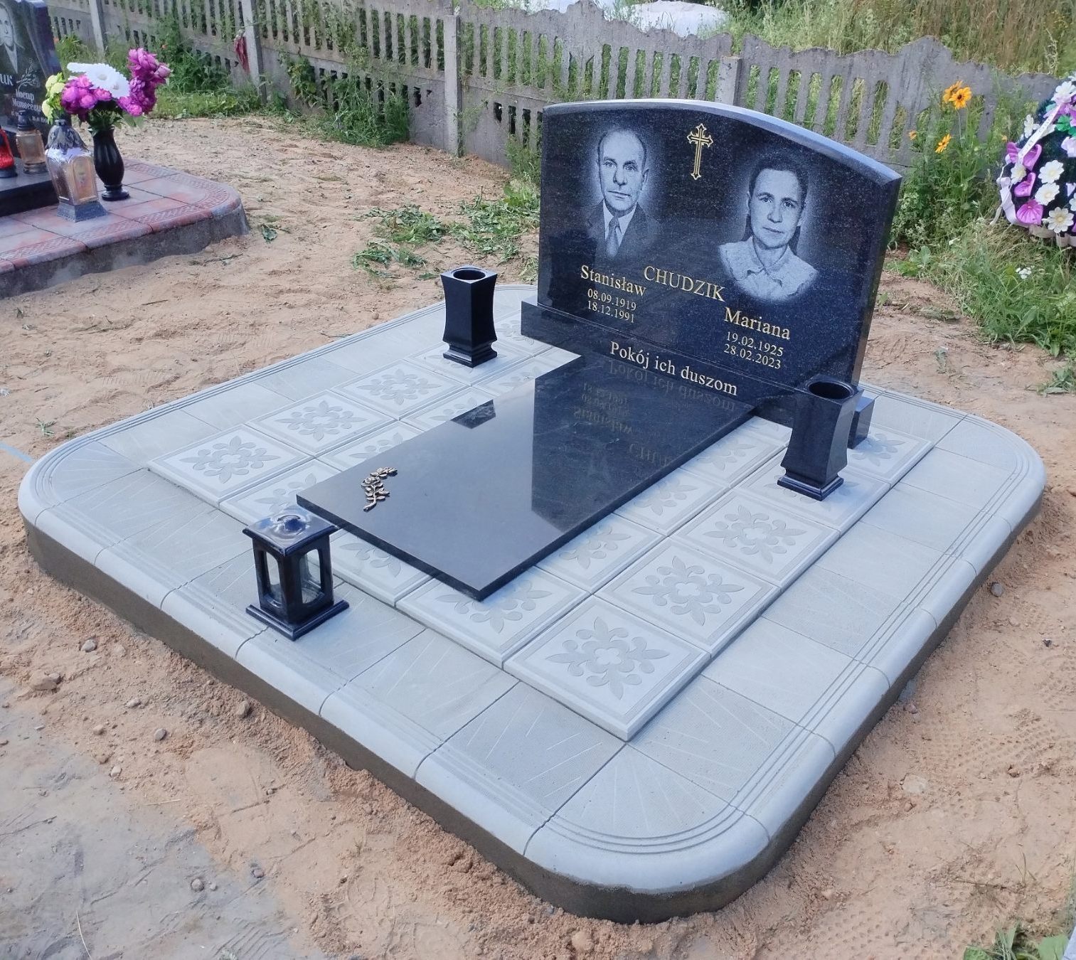 Двойной памятник