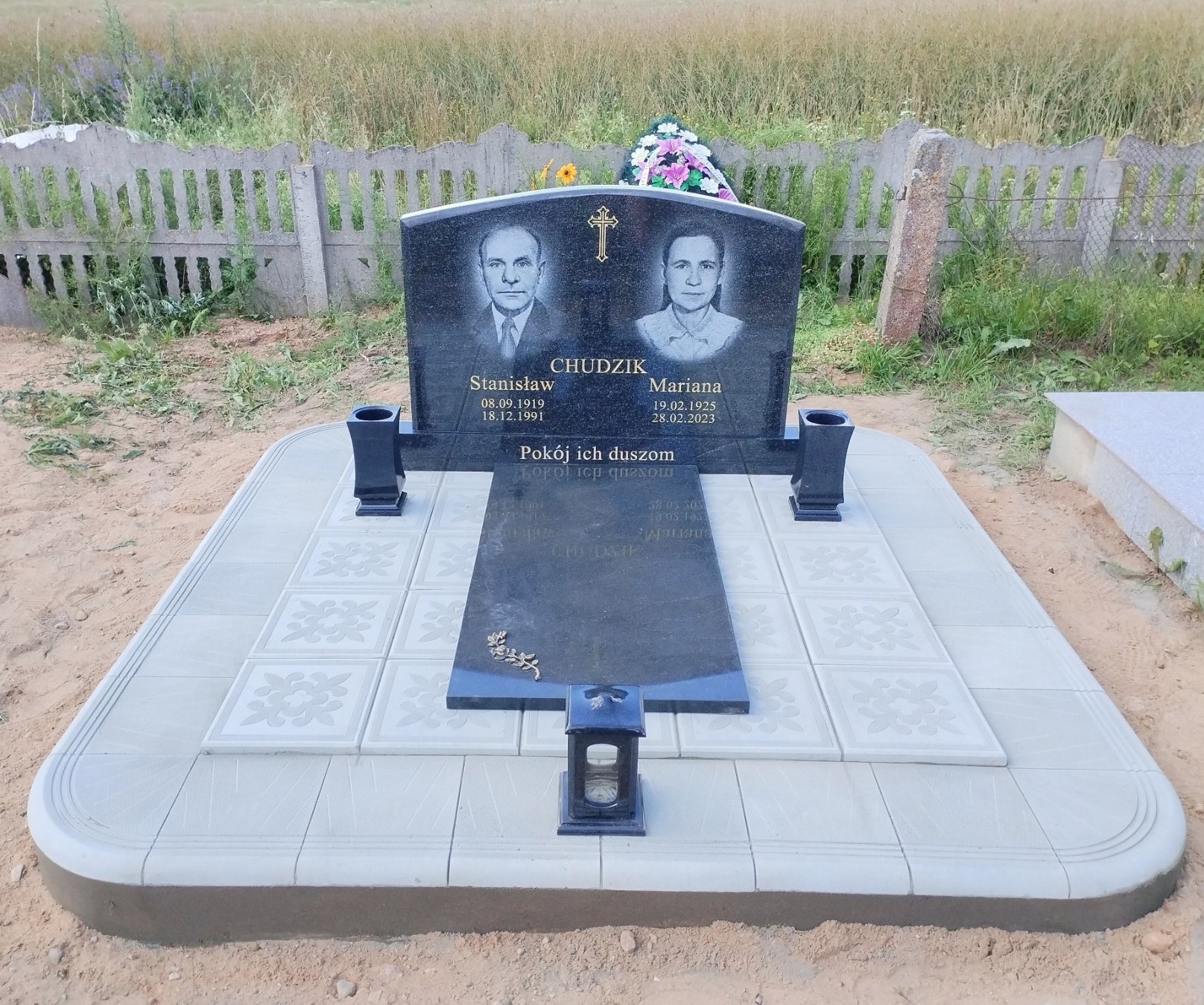 Двойной памятник